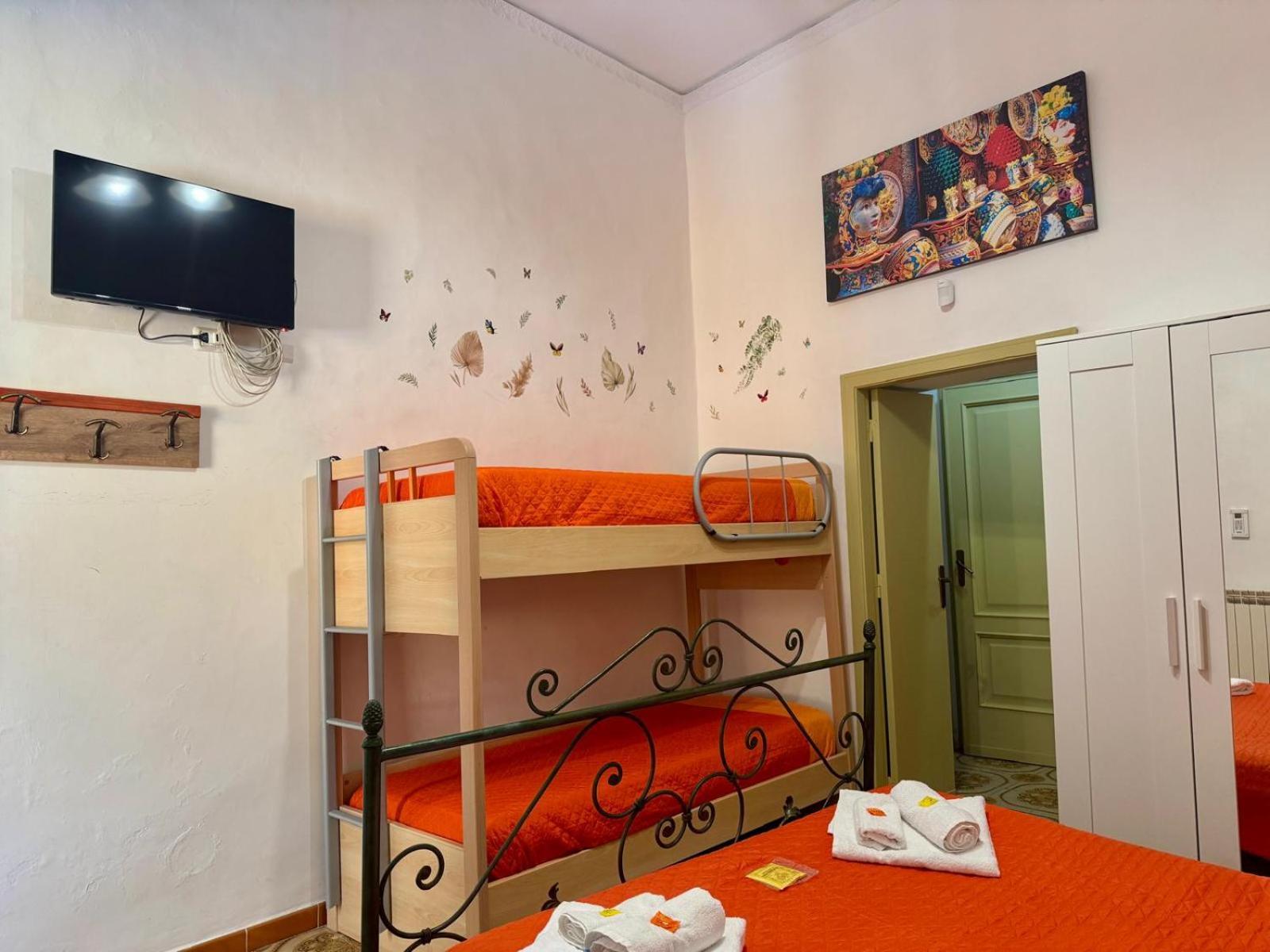 Orange Lemon Center Apartment *